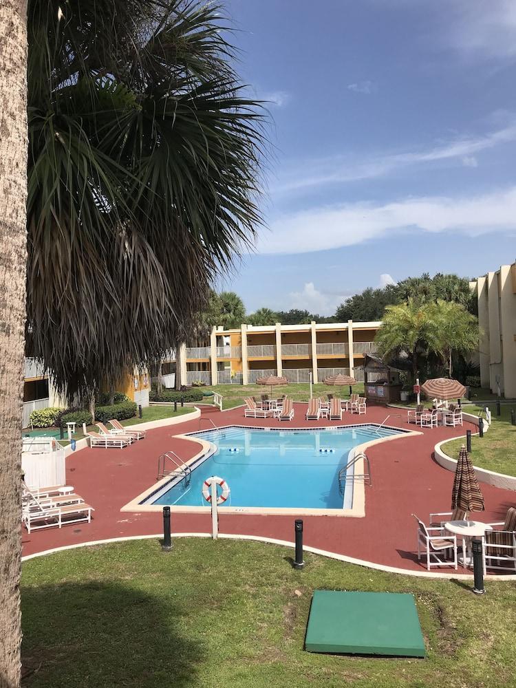 Days Inn & Suites By Wyndham Clermont Exteriör bild
