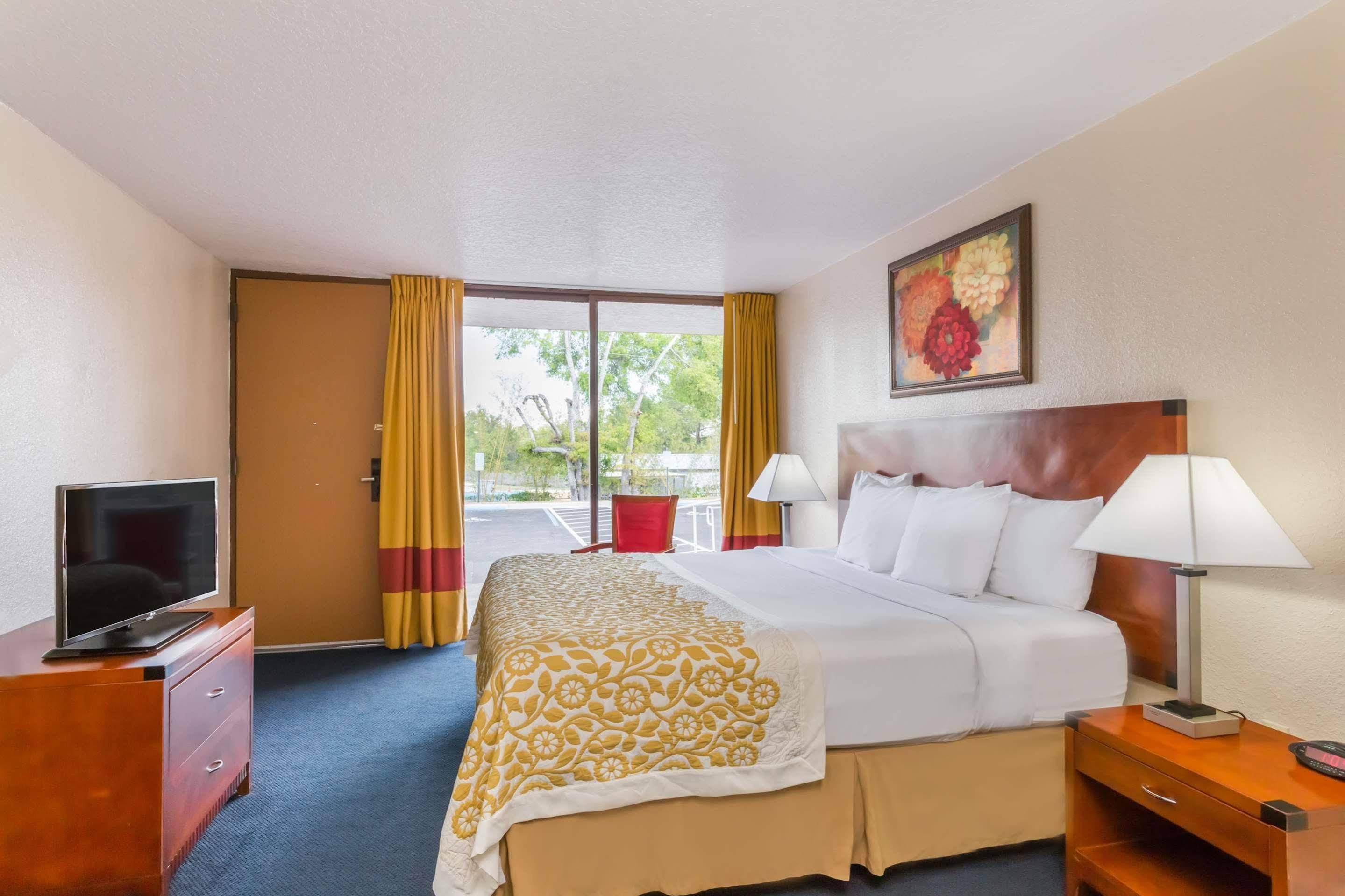 Days Inn & Suites By Wyndham Clermont Exteriör bild