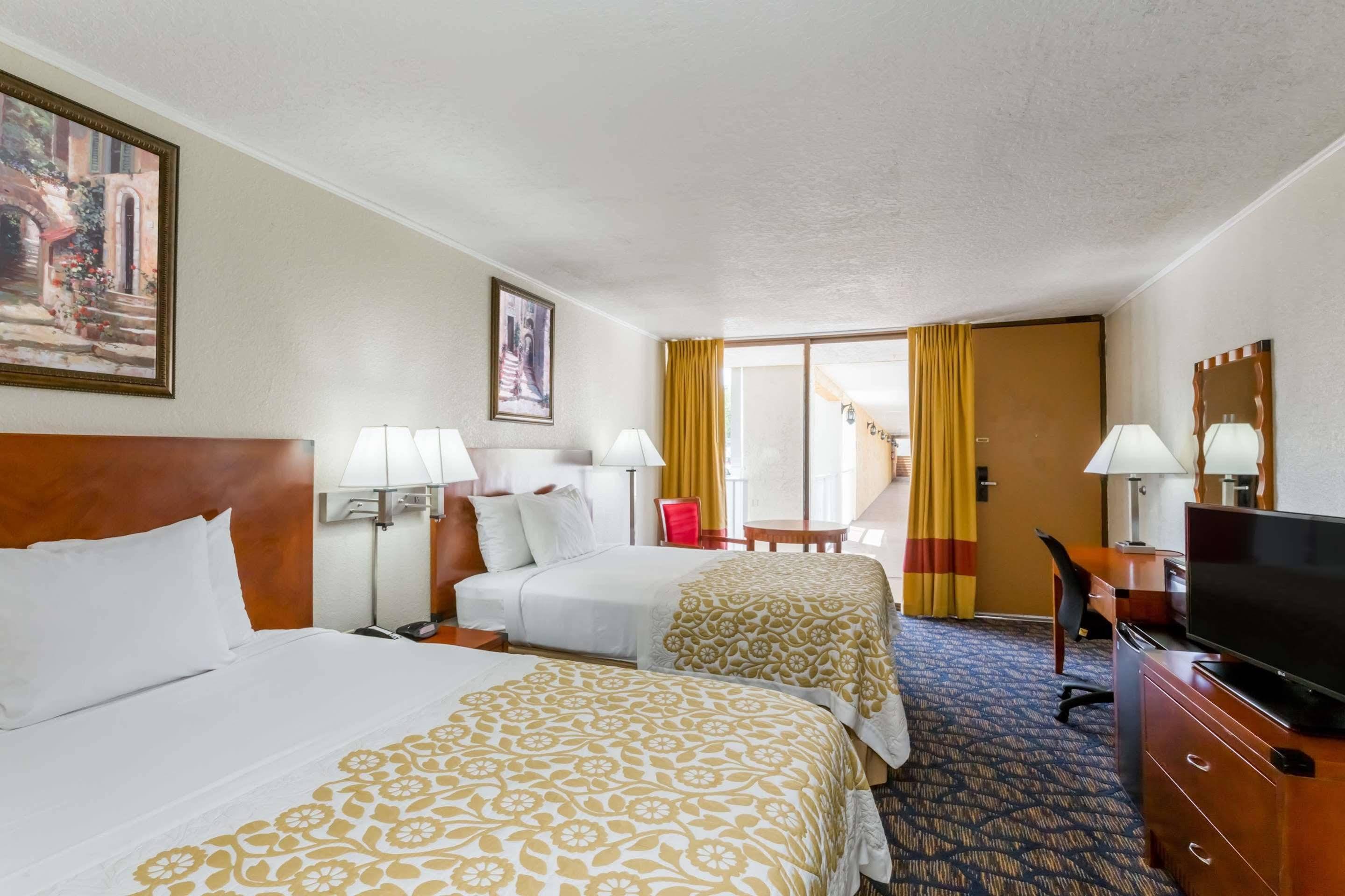 Days Inn & Suites By Wyndham Clermont Exteriör bild