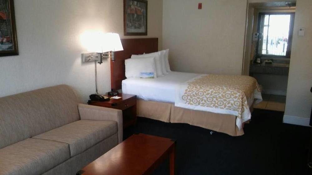 Days Inn & Suites By Wyndham Clermont Exteriör bild