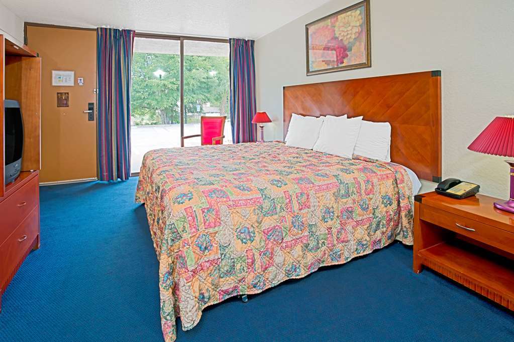 Days Inn & Suites By Wyndham Clermont Rum bild