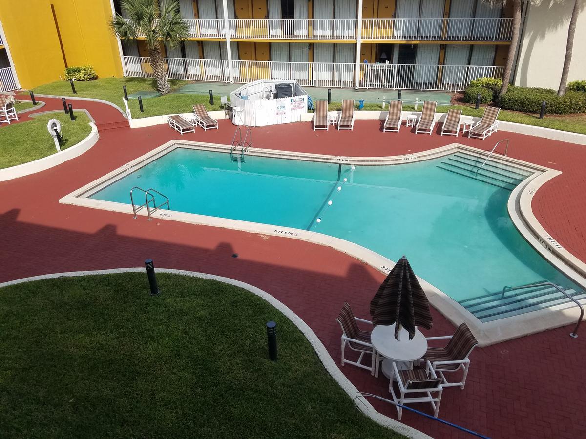 Days Inn & Suites By Wyndham Clermont Exteriör bild