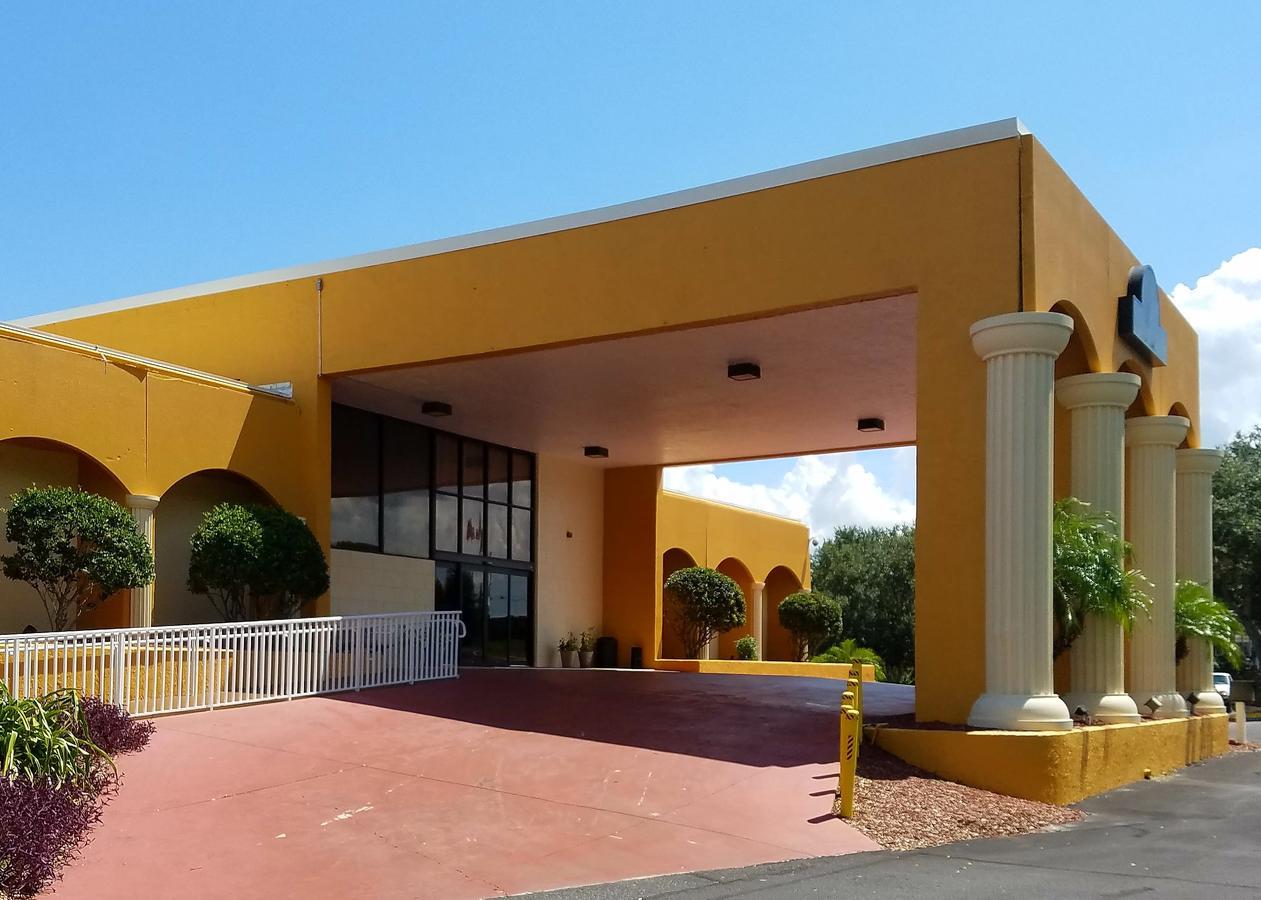 Days Inn & Suites By Wyndham Clermont Exteriör bild