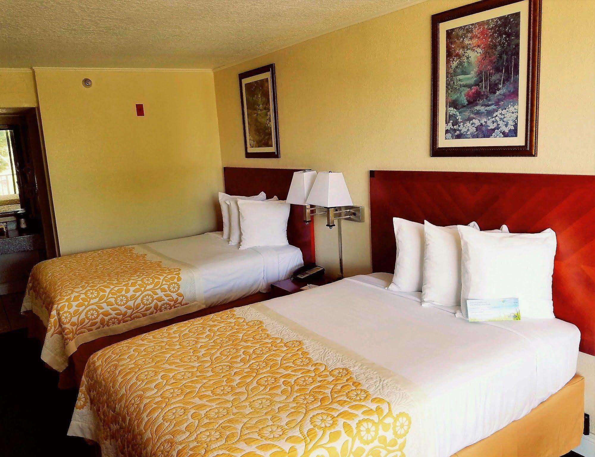 Days Inn & Suites By Wyndham Clermont Exteriör bild