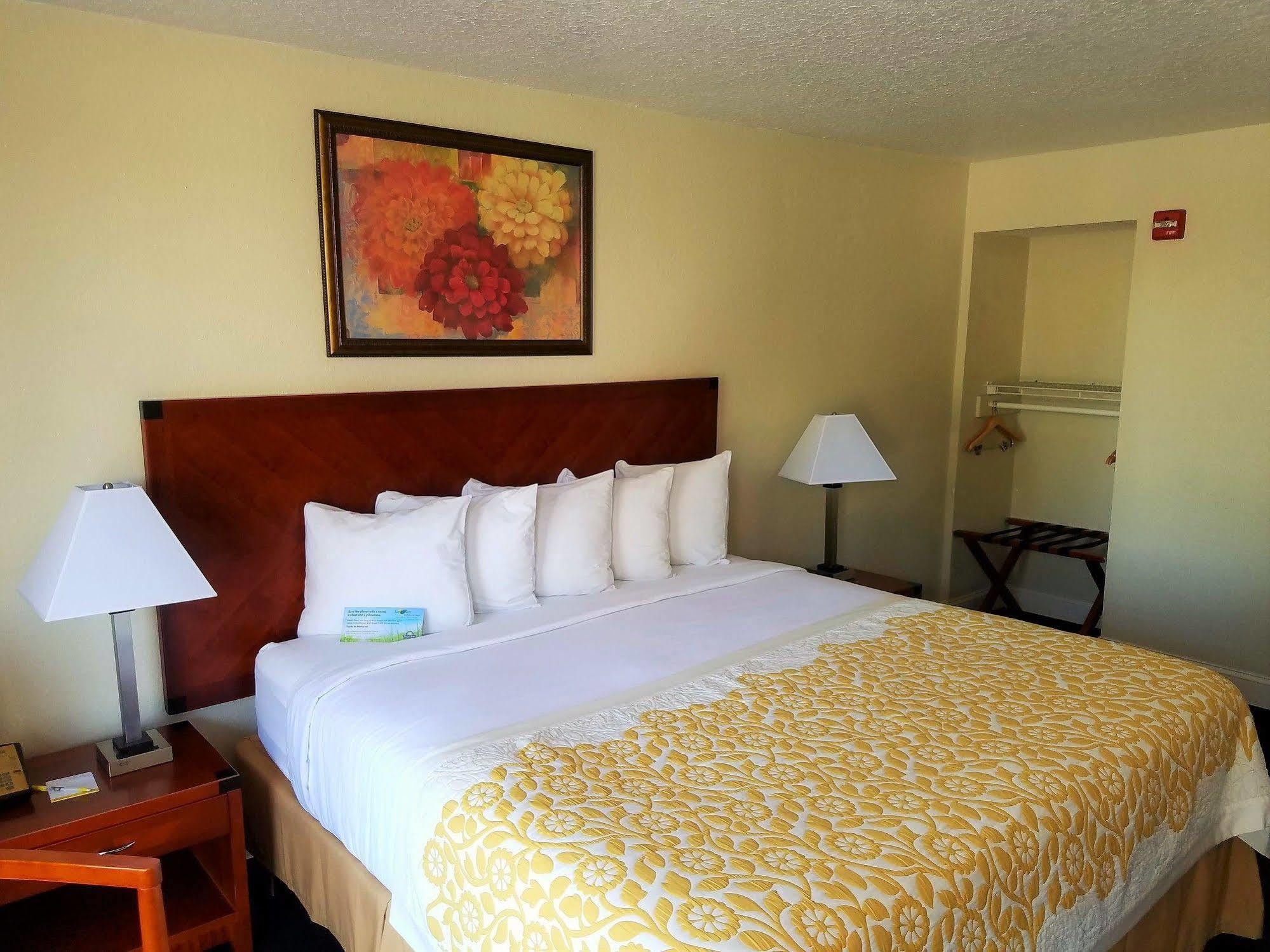 Days Inn & Suites By Wyndham Clermont Exteriör bild