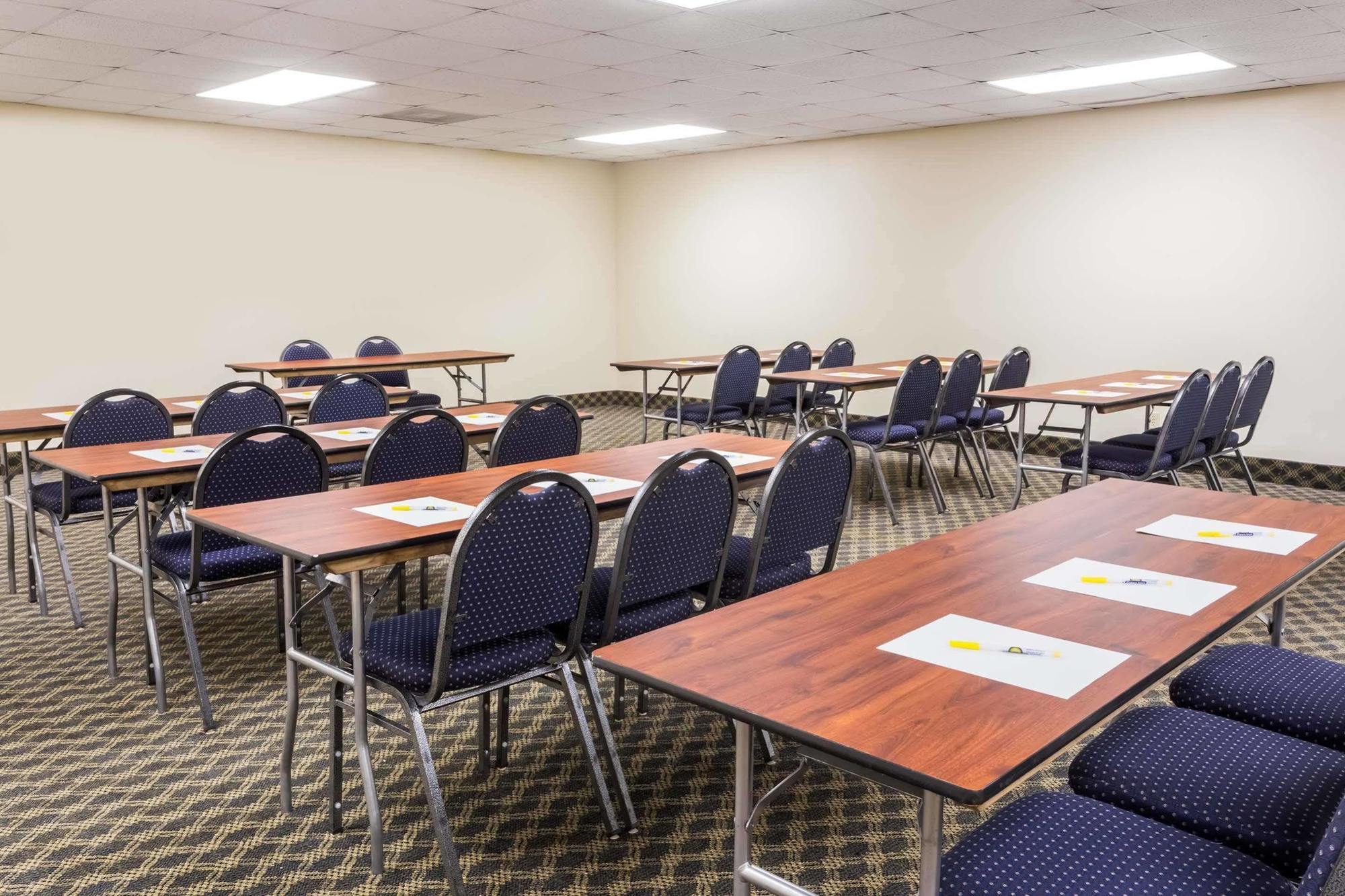 Days Inn & Suites By Wyndham Clermont Exteriör bild