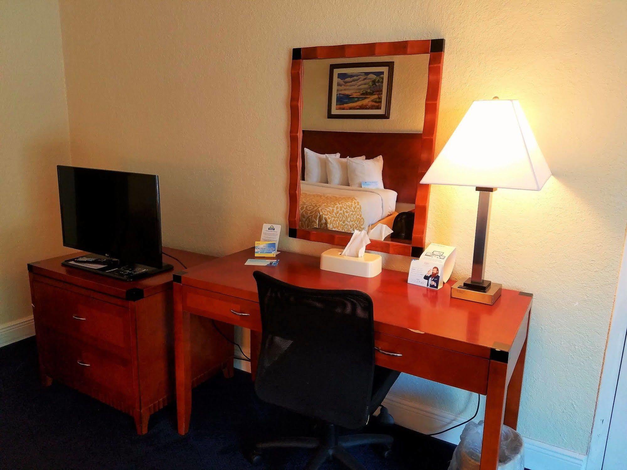 Days Inn & Suites By Wyndham Clermont Exteriör bild