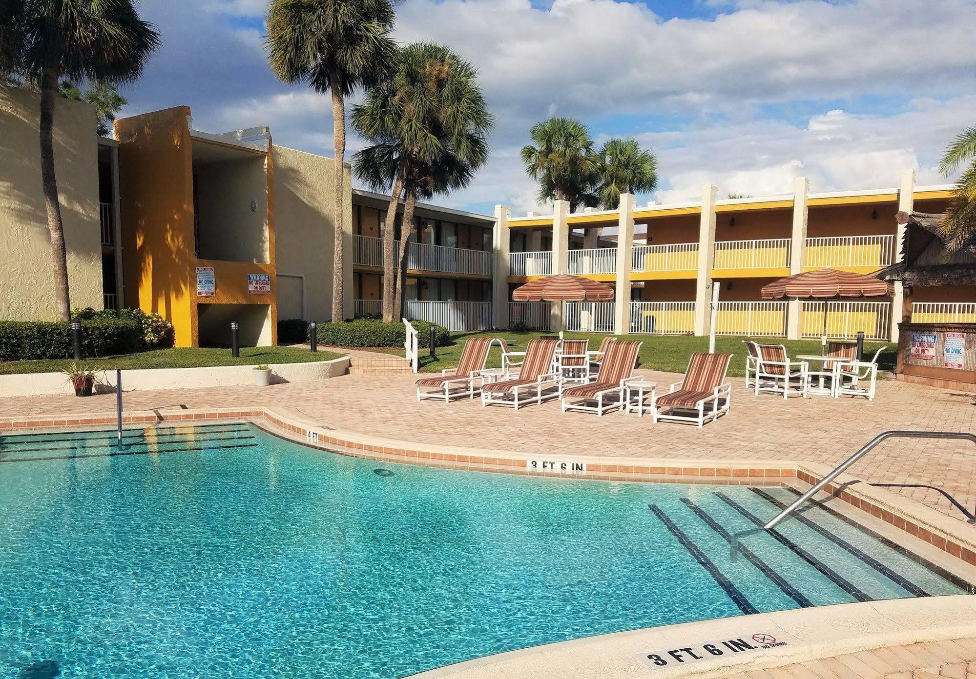 Days Inn & Suites By Wyndham Clermont Exteriör bild