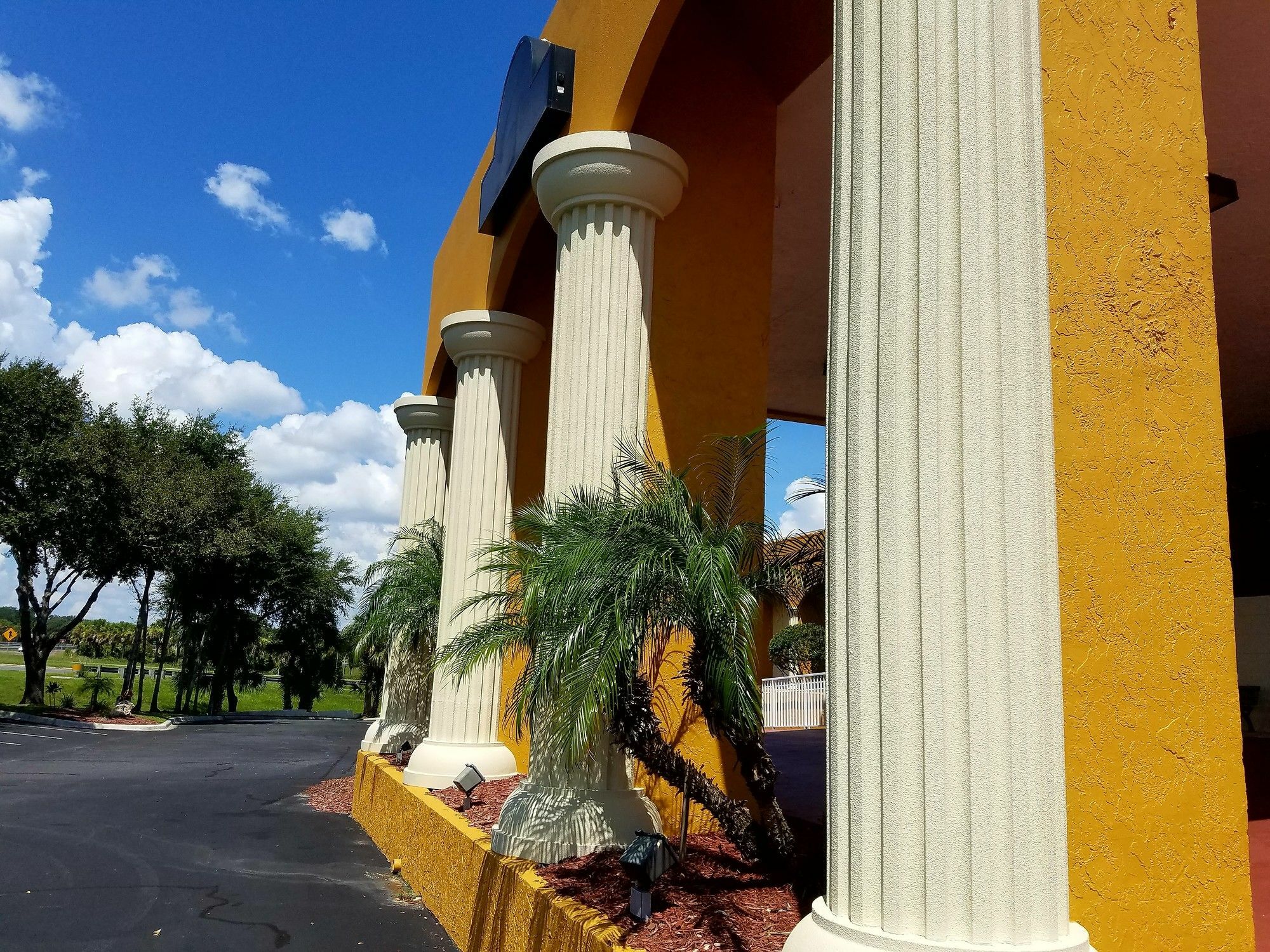 Days Inn & Suites By Wyndham Clermont Exteriör bild